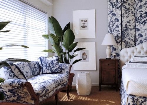 In this guest room designed by T. Keller Donovan, Hunter Douglas Silhouetter window shadings beautifully soften and diffuse the light while providing privacy. In this guest room designed by T. Keller Donovan, Hunter Douglas Silhouetter window shadings beautifully soften and diffuse the light while providing privacy.