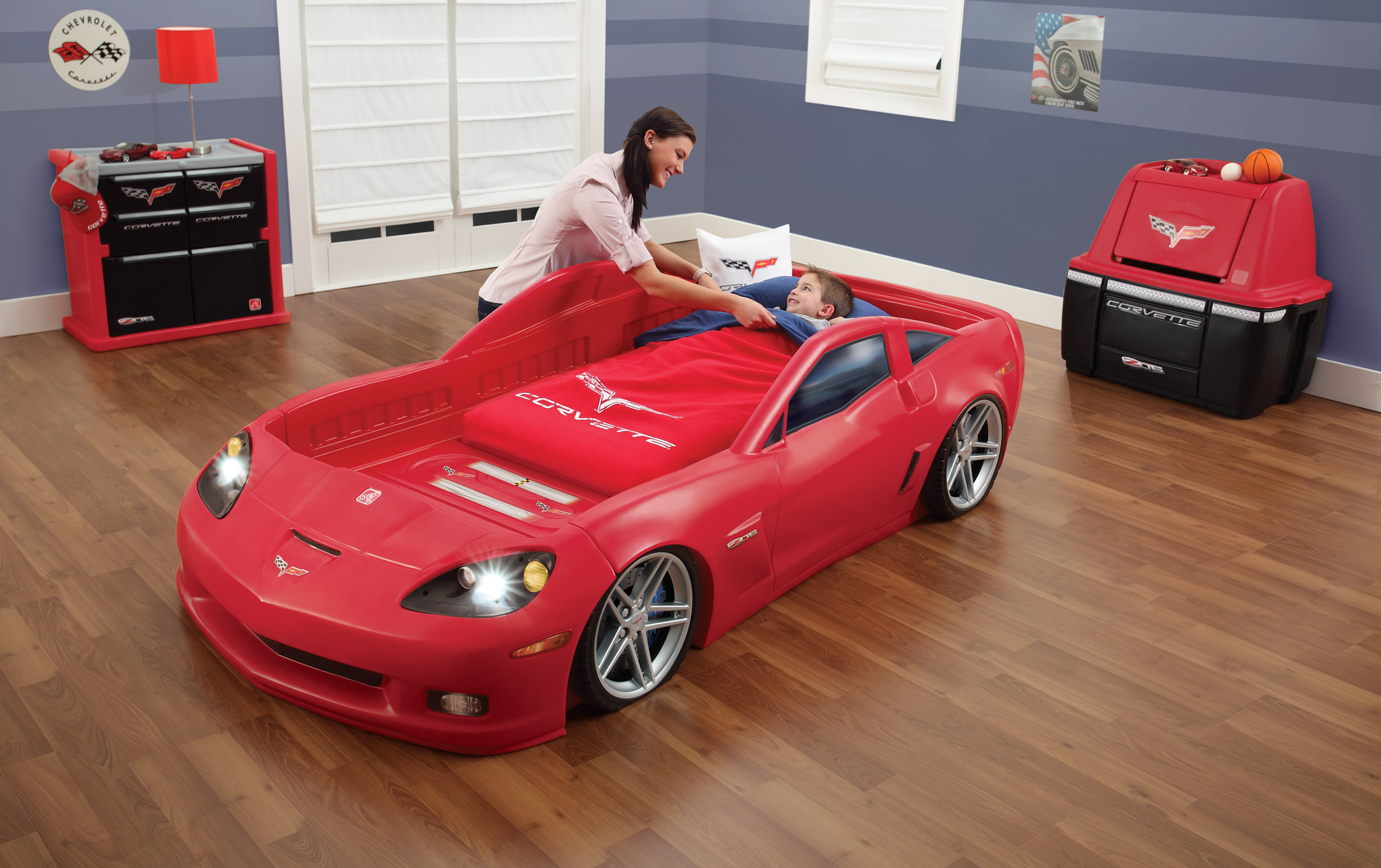 When the toddler mattress is in place, children can enjoy the built-in racetrack featured at the foot of the bed. When the toddler mattress is in place, children can enjoy the built-in racetrack featured at the foot of the bed.