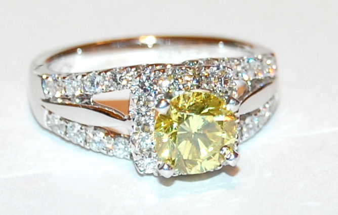 Katie Breckenridge's beautiful 1.36 carat Infinity Diamond created from fur of deceased pet cat "Baby". Katie Breckenridge's beautiful 1.36 carat Infinity Diamond created from fur of deceased pet cat "Baby".